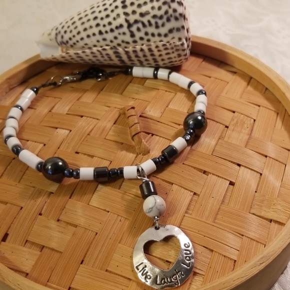 Bohemian style LIVE LAUGH LOVE ankle bracelet - Picture 5 of 6